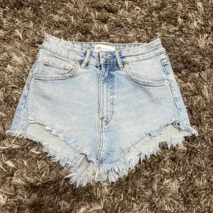 Light wash Zara Jean shorts!